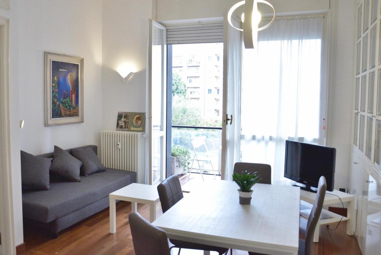 New Renovated Apartment With Balcony Porta Romana Milão Exterior foto
