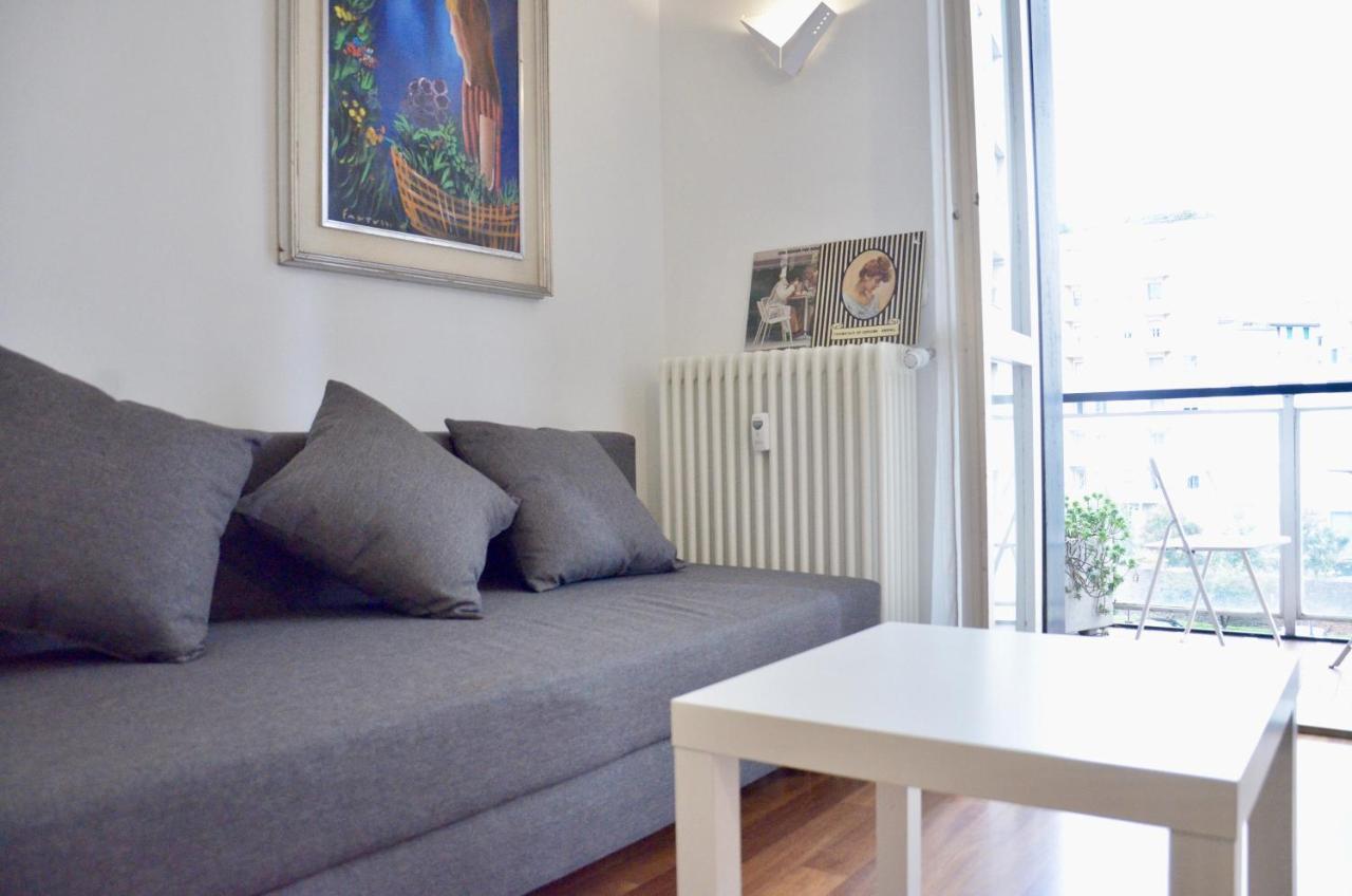 New Renovated Apartment With Balcony Porta Romana Milão Exterior foto