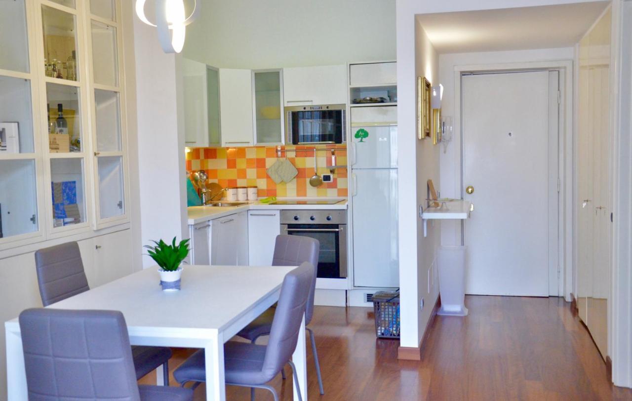 New Renovated Apartment With Balcony Porta Romana Milão Exterior foto