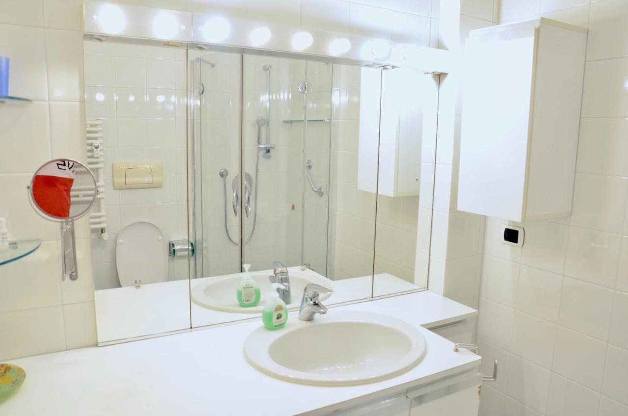 New Renovated Apartment With Balcony Porta Romana Milão Exterior foto
