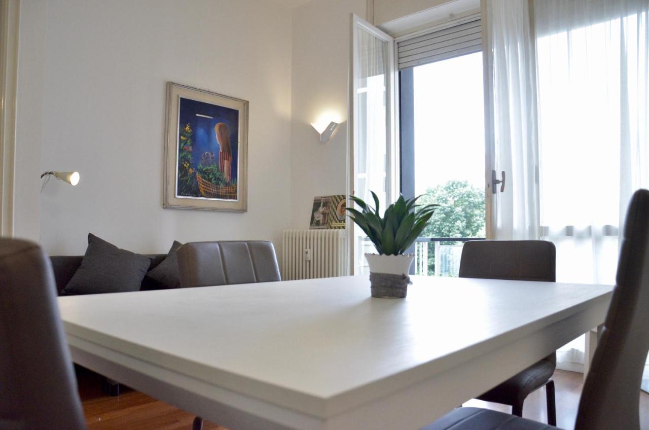 New Renovated Apartment With Balcony Porta Romana Milão Exterior foto